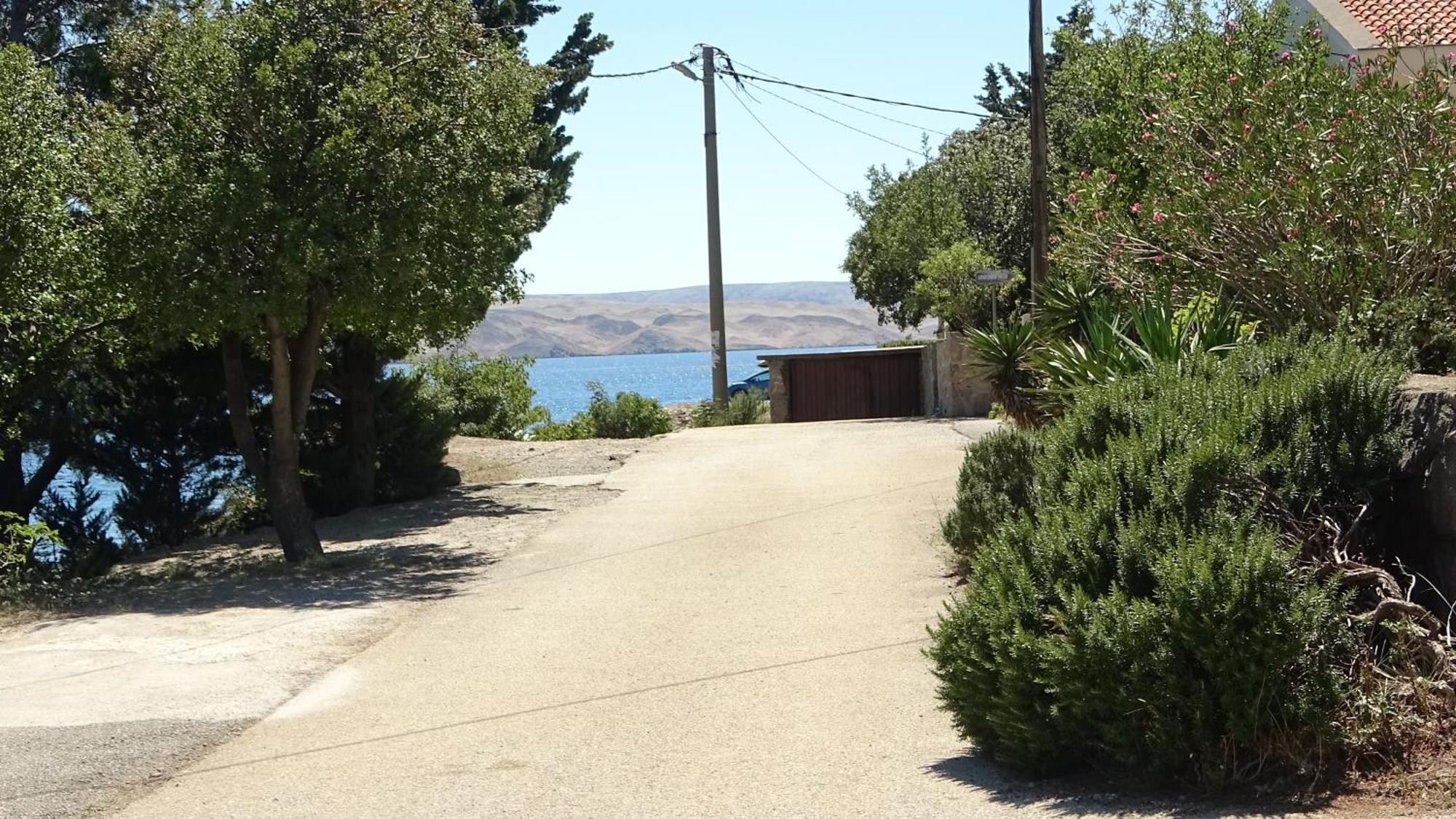 35 Meters From Sea Apartment Keser And House Karlobag Exterior photo